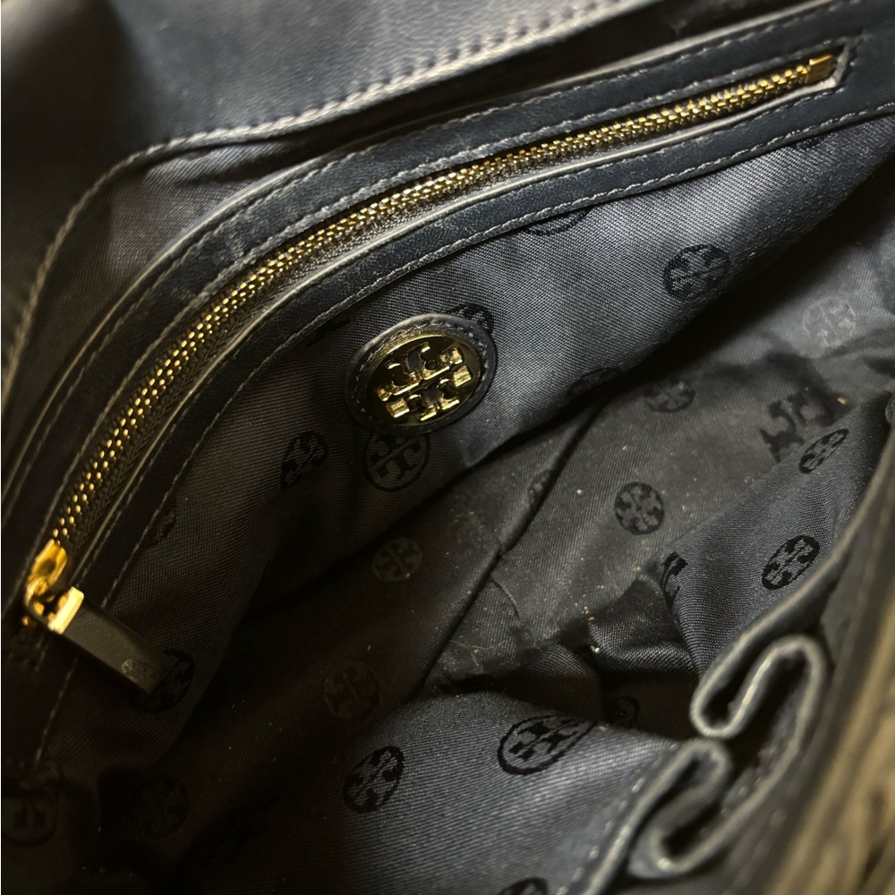 Tory Burch Navy Marion Quilted Bag - Picture 4 of 14